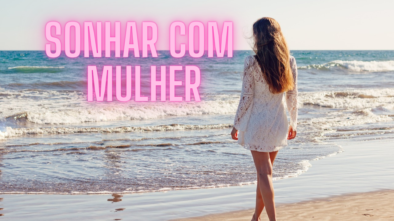 Jovem mulher na praia