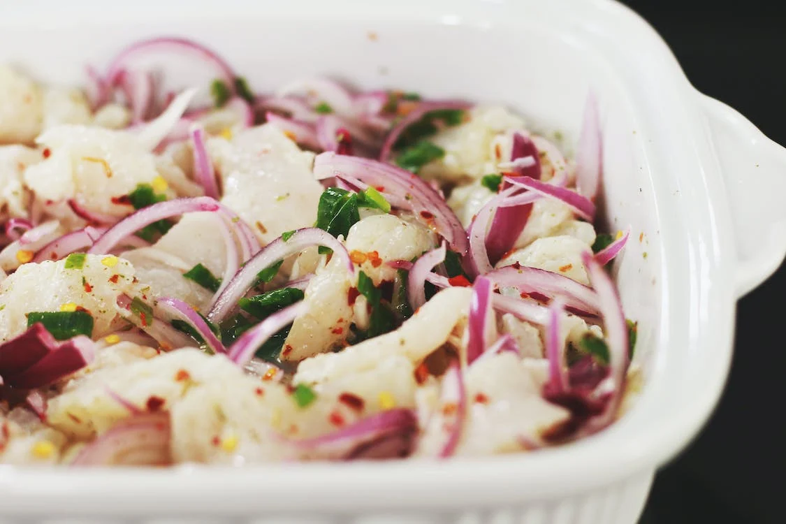 Sonhar com salada de cebola